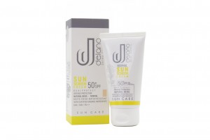 کرم ضد آفتاب پوست نرمال و خشک SPF 50 دلانو 50ml(بژ طبیعی)