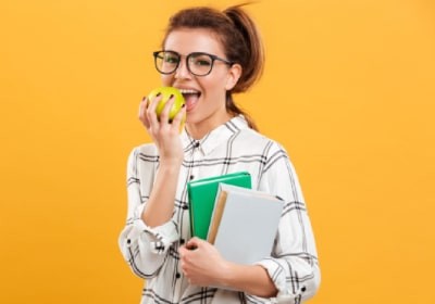 در زمان استرس و امتحان چه غذایی بخوریم؟ نکات طلایی تغذیه