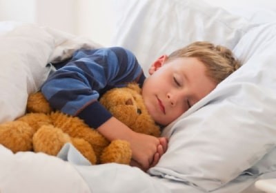 علت بی‌خوابی در نوجوانان چیست؟ دلایل و درمان‌های تخصصی از دید پزشکان خواب